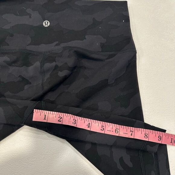Lululemon Align 10” Biker Shorts Black Camo Size 8 (Minor Flaw) - Picture 4 of 10